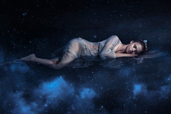 Beautiful Young Girl Sleeps In The Arms Of Space Among The Stars , Fantaskicheskaya Fotoshoot , Fashionable Toning , Creative Color